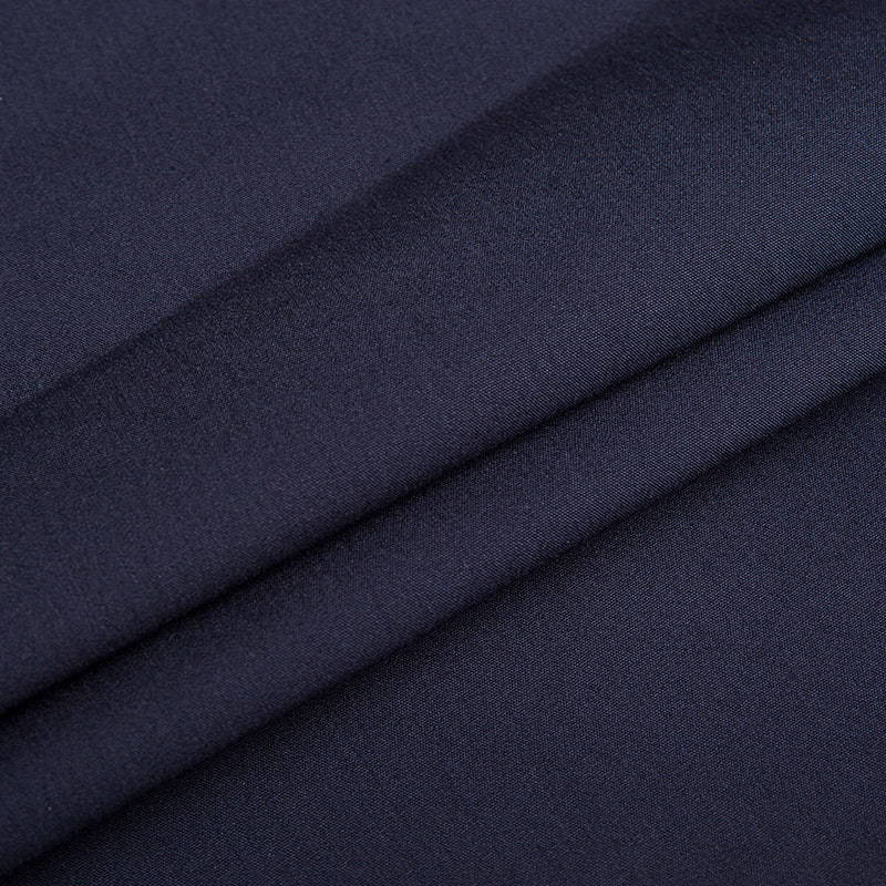 Existe-t-il un tissu imperméable suffisamment durable pour le bushwacking et qui ne souffrira pas de l'humidité ?